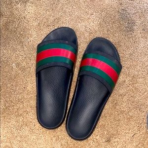 Gucci flip flops in good condition